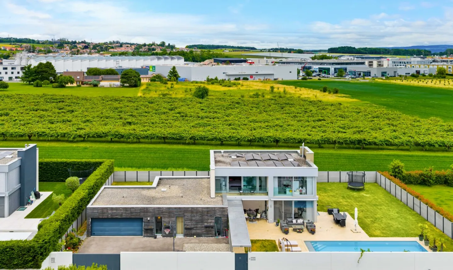 Contemporary villa with pool in Buchillon, close to the lake - Photo 2 of 11