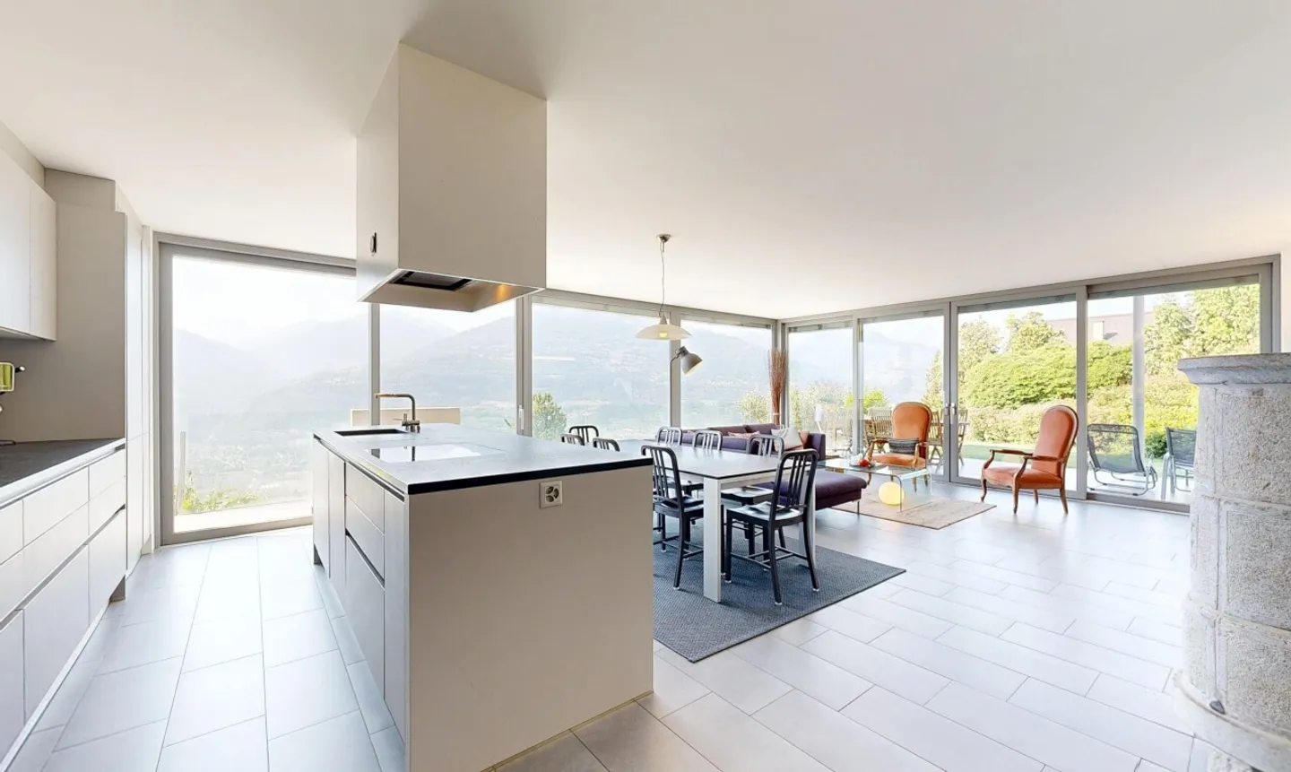 Contemporary Villa with Panoramic View - Photo 2 of 11
