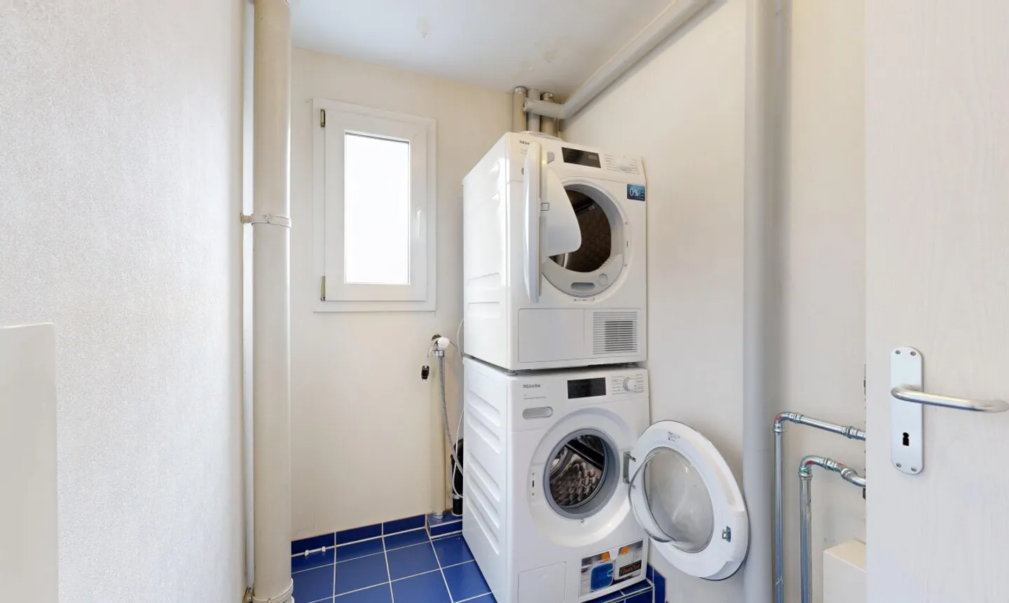 Maison familiale jumelée de 5 pièces bien entretenue dans un emplacement familial - Photo 10 sur 11