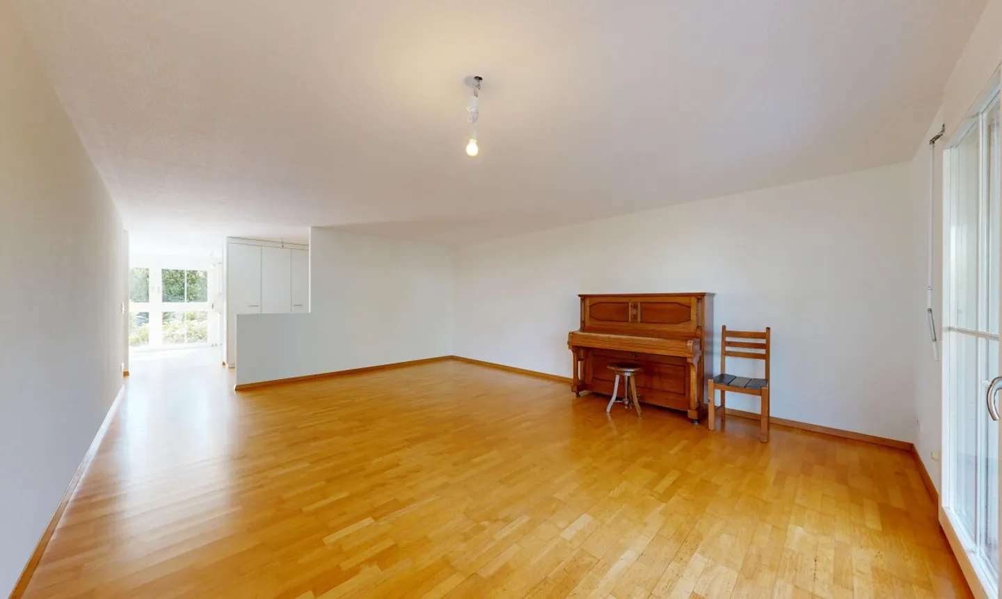 Bright 4.5 Room Garden Apartment in Utzenstorf - Photo 5 of 11