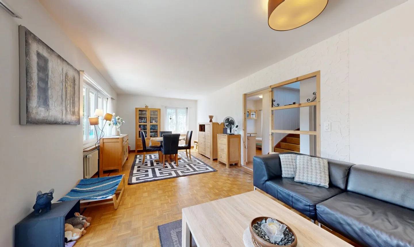 Freistehendes Einfamilienhaus auf grosszügigem Grundstück in Rümlang - Foto 5 di 11