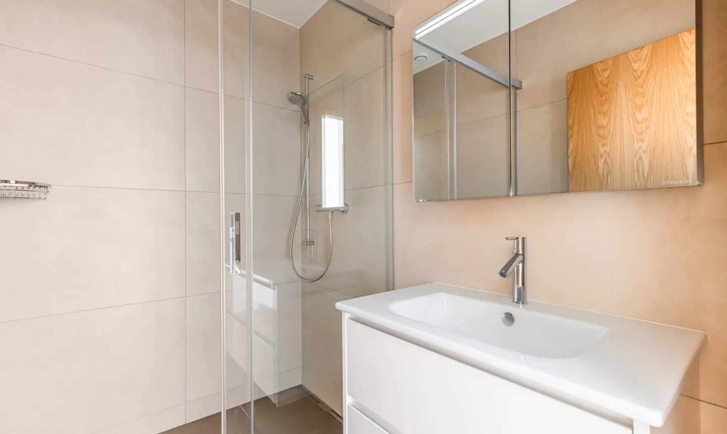 New semi-detached house with garden, beautiful volumes and careful finishes - Photo 10 of 11