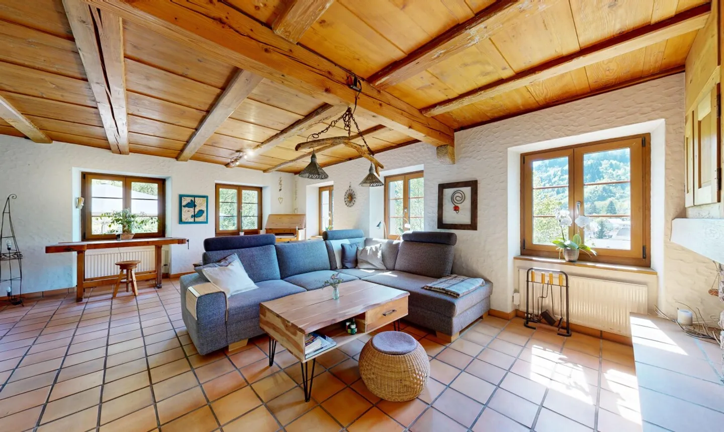 Casa storica con 6 stanze e appartamento con vista - Foto 2 di 11