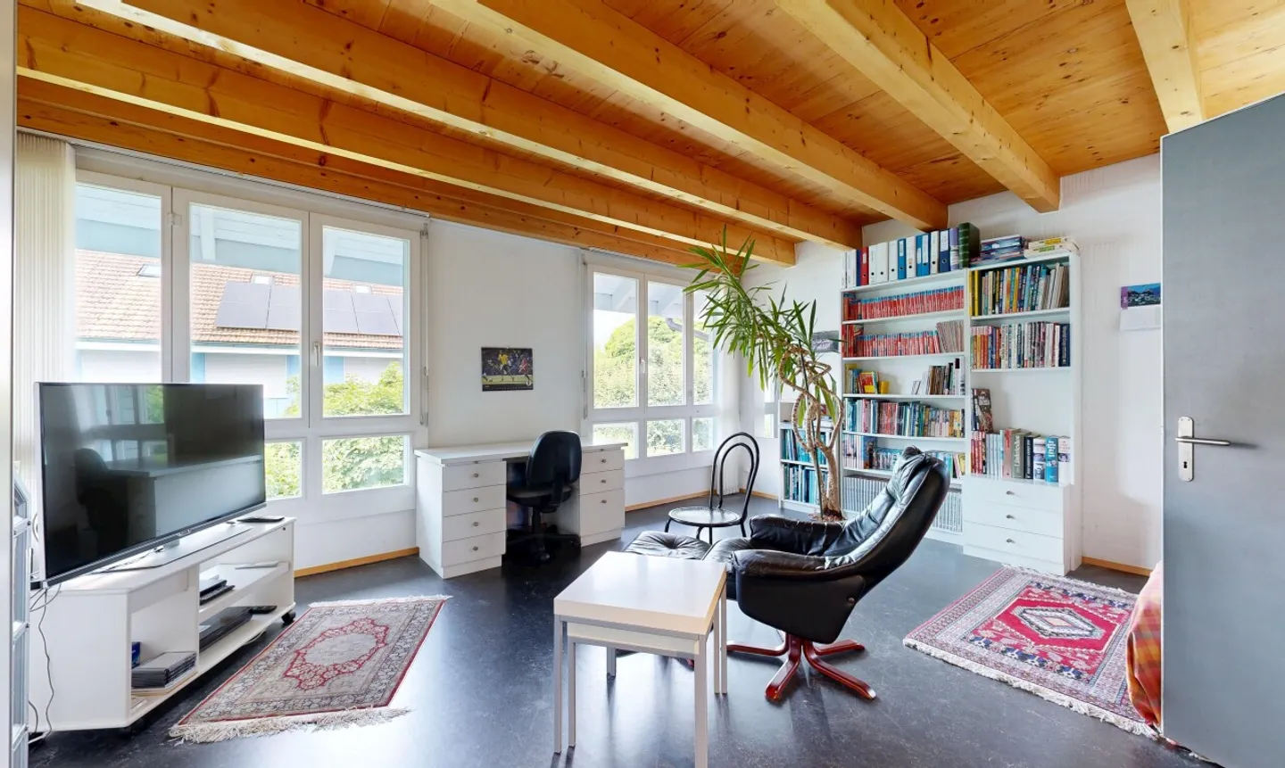 Family-friendly end-of-terrace house with garden and potential - Photo 5 of 11