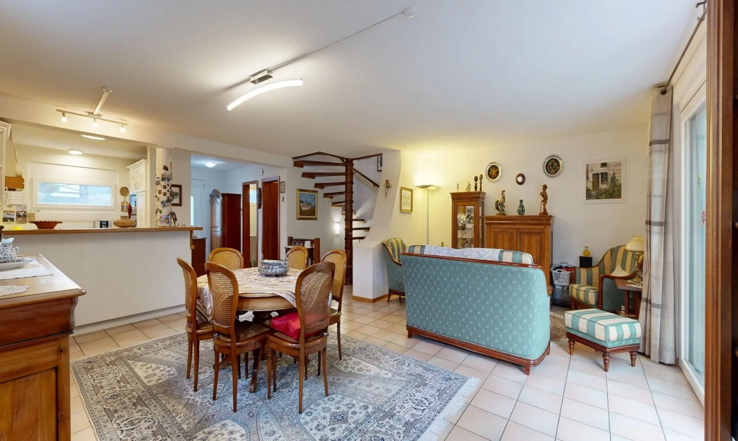 Maison familiale avec jardin - Photo 2 sur 11