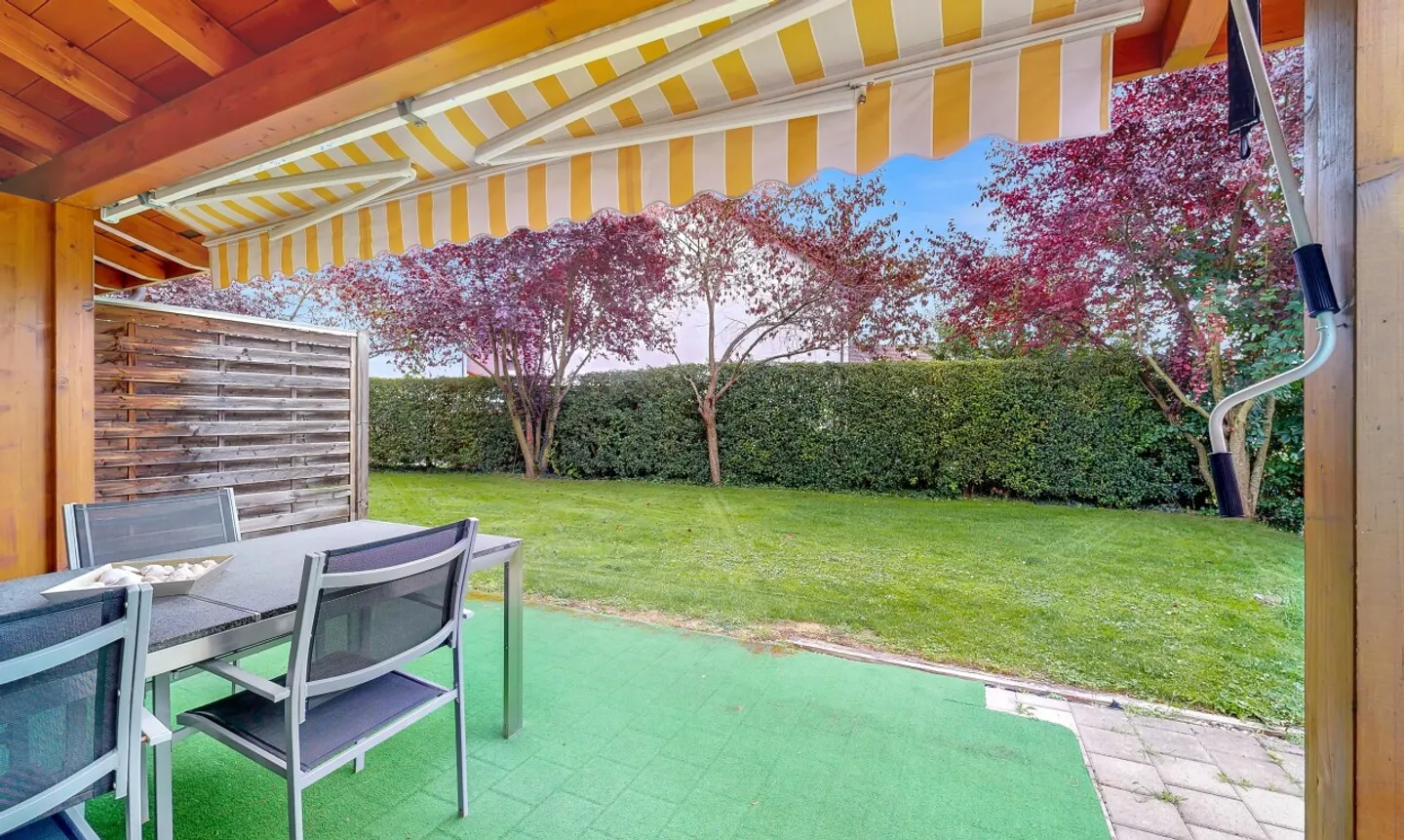 Ampia casa familiare a schiera in una posizione tranquilla - Foto 3 di 13