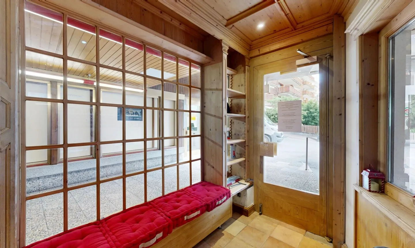 Commercial space ideally located in the heart of Crans-Montana - Photo 3 of 11