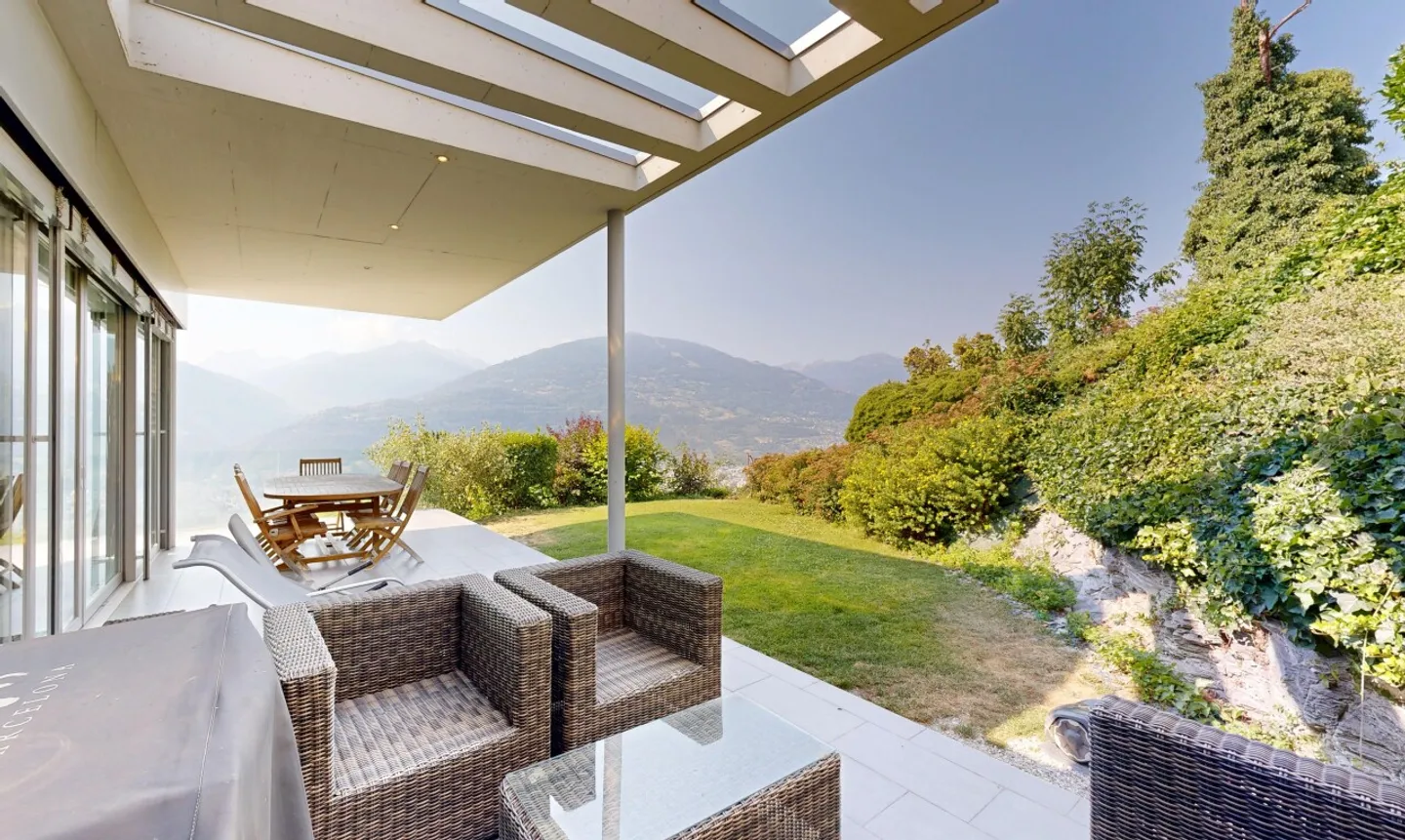 Contemporary Villa with Panoramic View - Photo 9 of 11