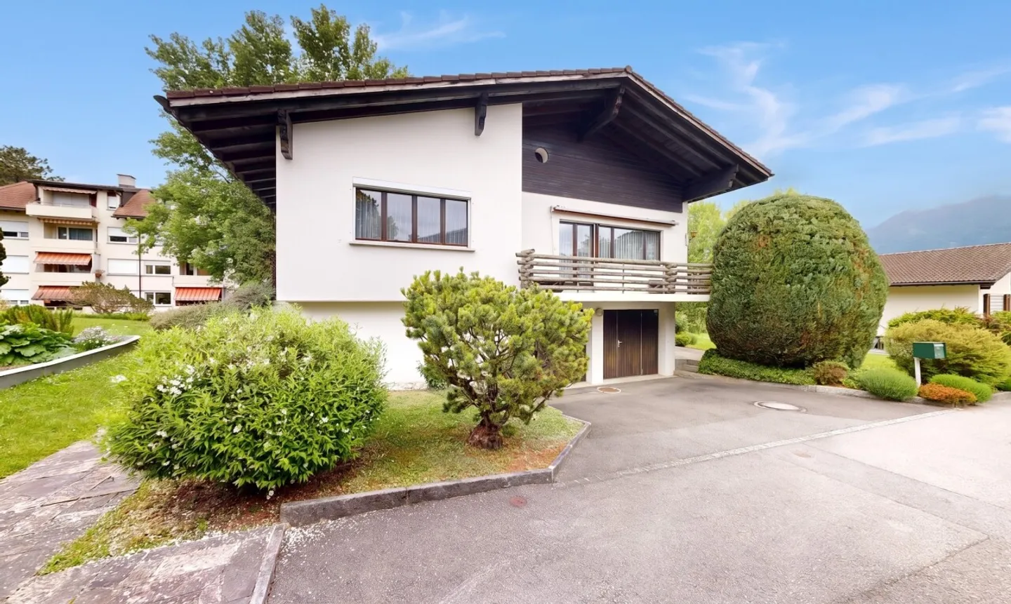 Maison individuelle de 5,5 pièces avec jardin, double garage et beaucoup de potentiel - Photo 1 sur 11