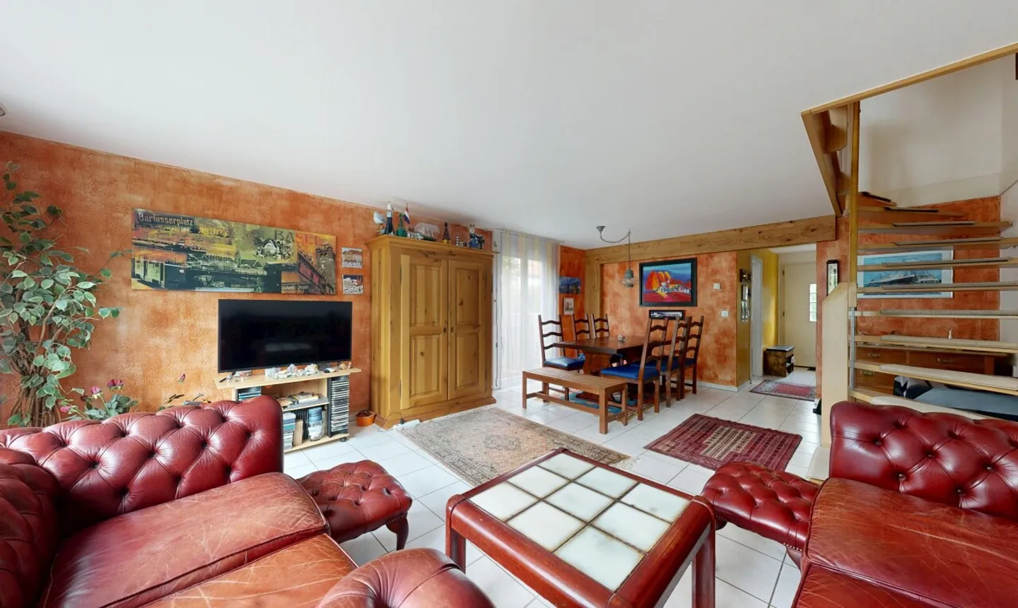 Well-maintained 5-room semi-detached family house in a family-friendly location - Photo 2 of 11