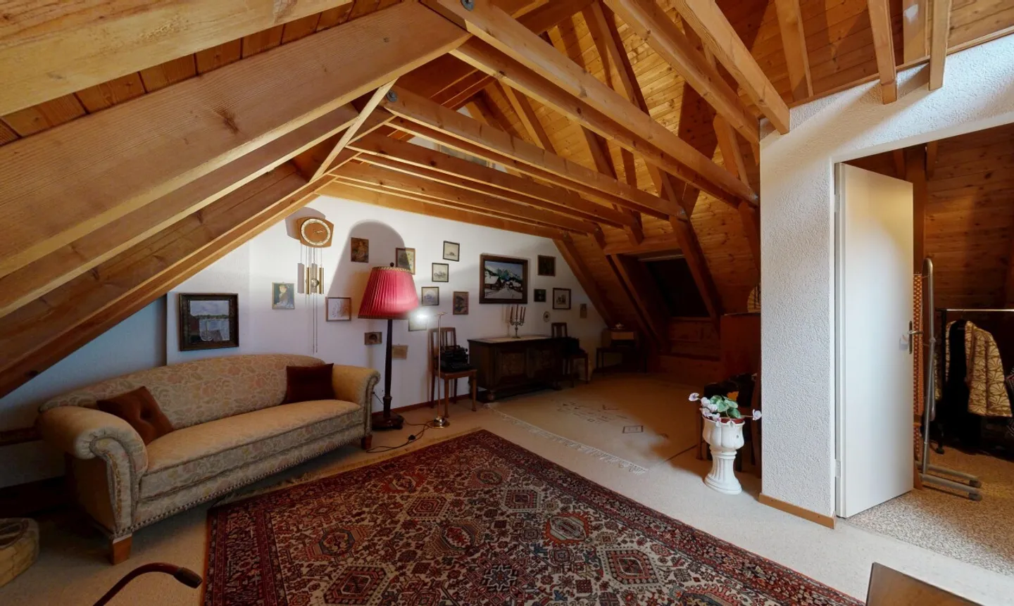 Terraced house with plenty of space for living and working - Photo 8 of 11