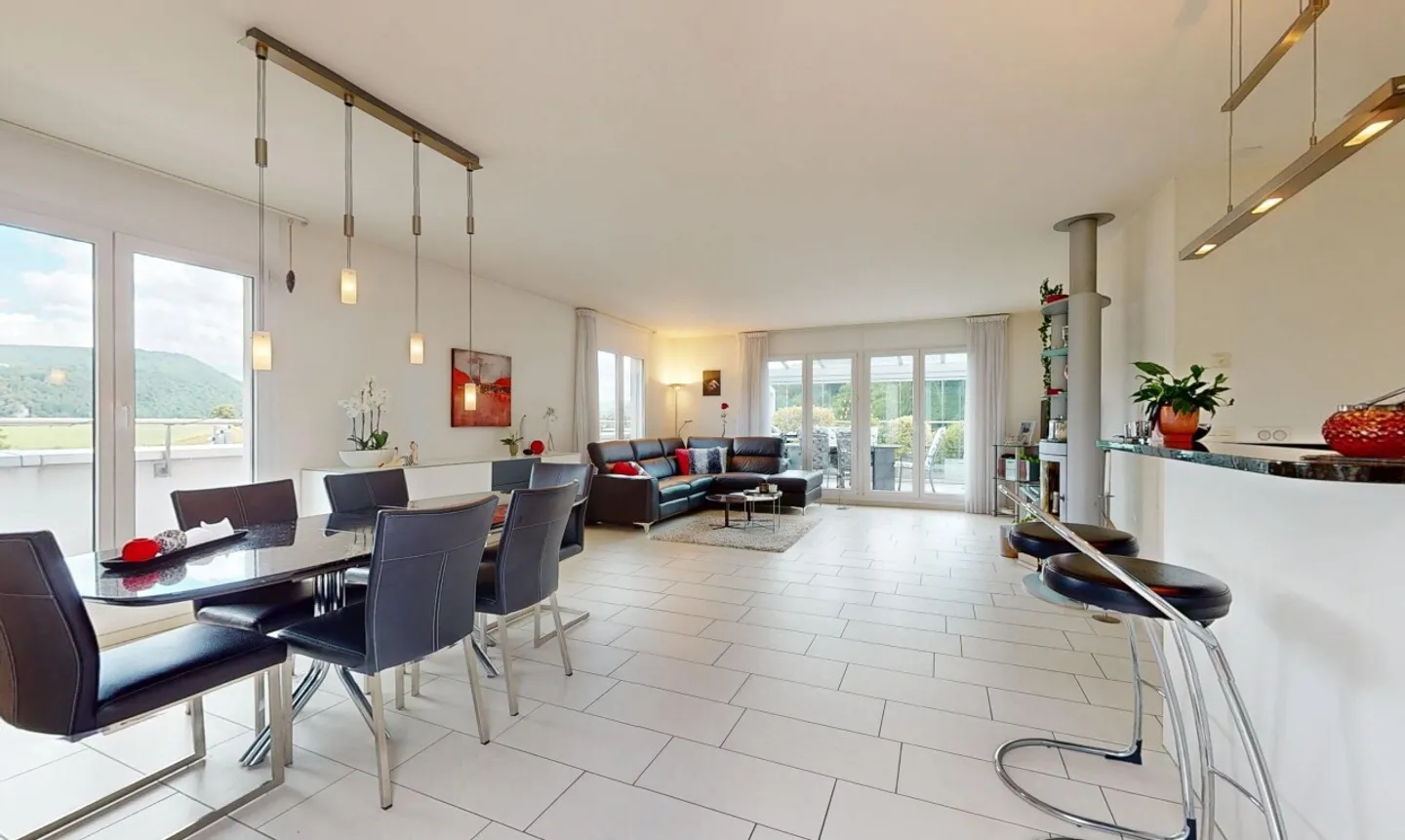 Grosszügige Attikawohnung mit Lift - Foto 3 von 11