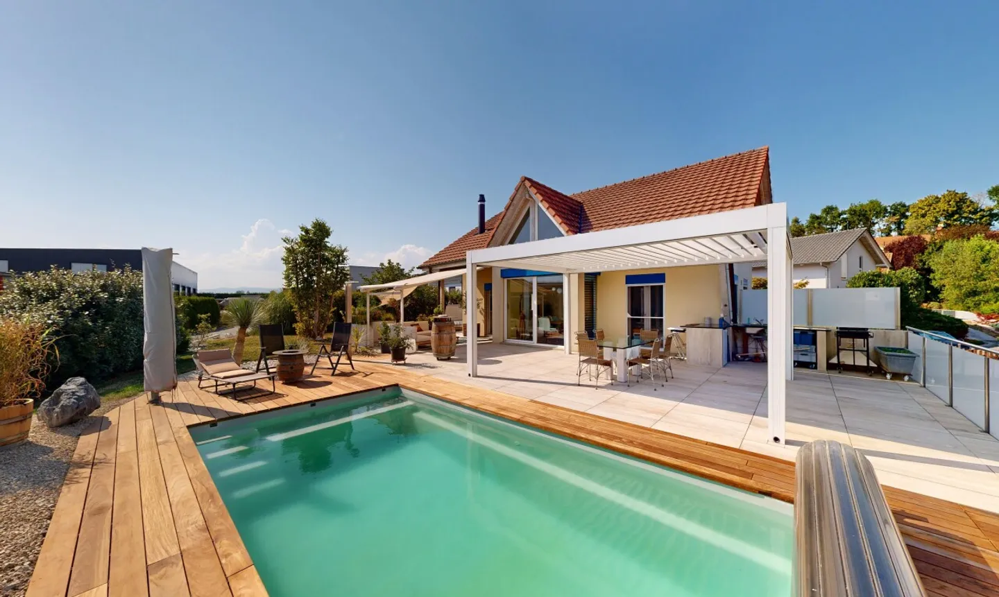 Élégante maison familiale avec piscine et jardin - Photo 2 of 11