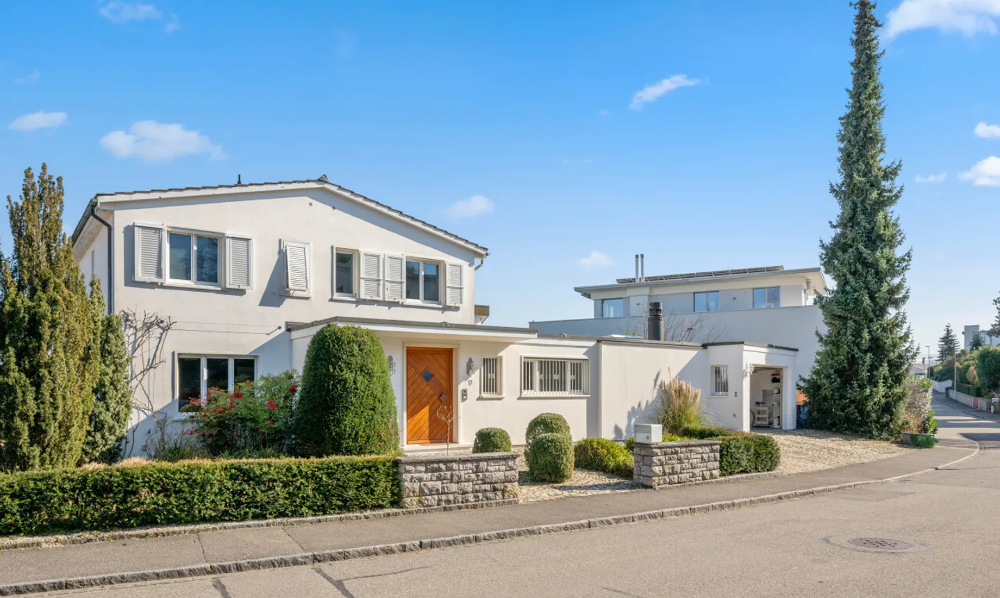 Exclusive villa with gallery, indoor pool and garden idyll - Photo 1 of 11