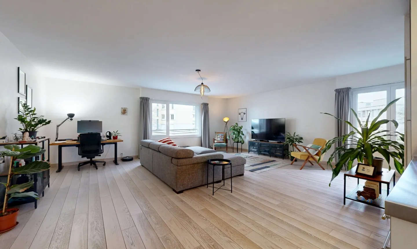 Bellissimo attico attraversante con balconi e 1 posto auto - Foto 3 di 13