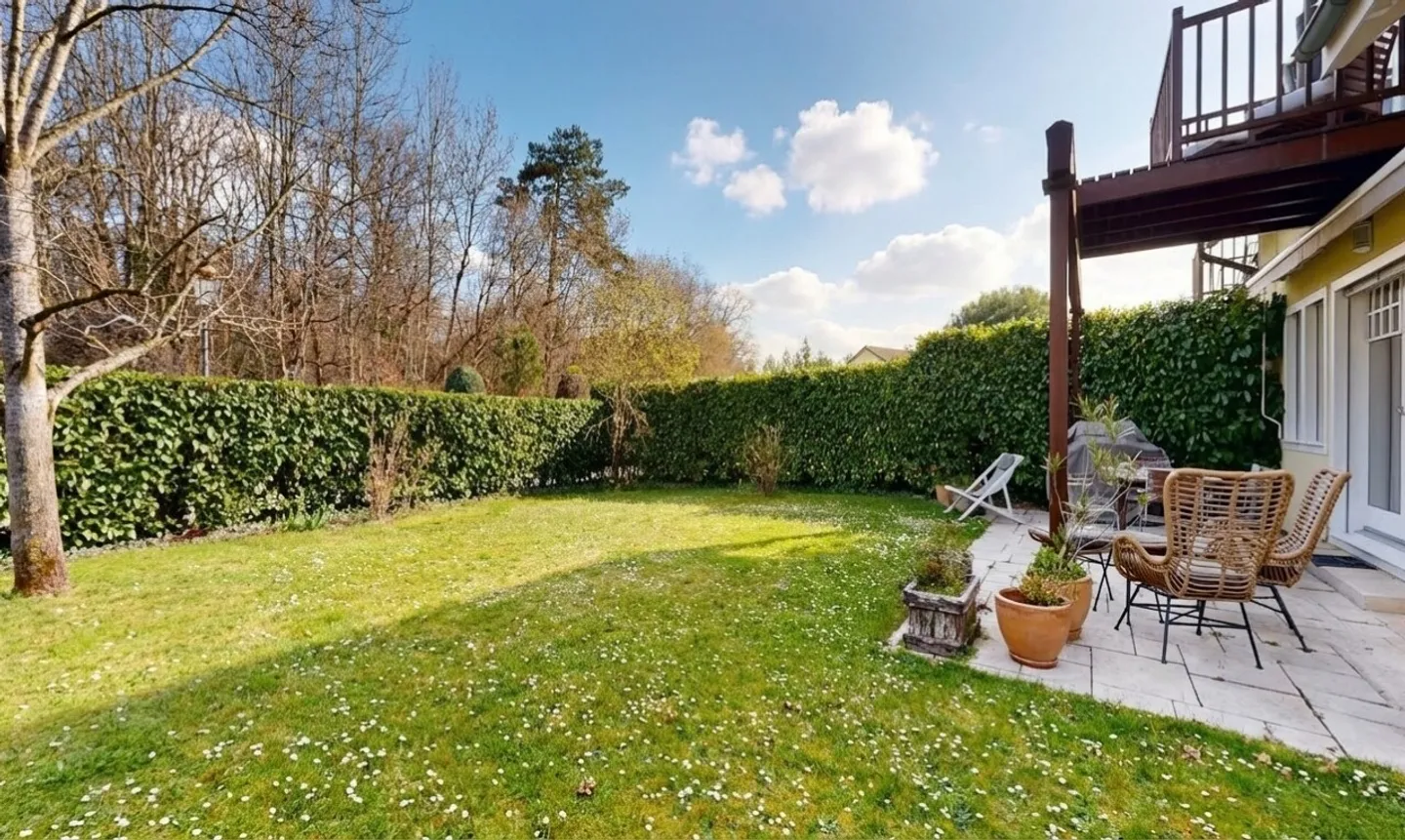 Magnificent house with garden in the Golf residences - Photo 2 of 13