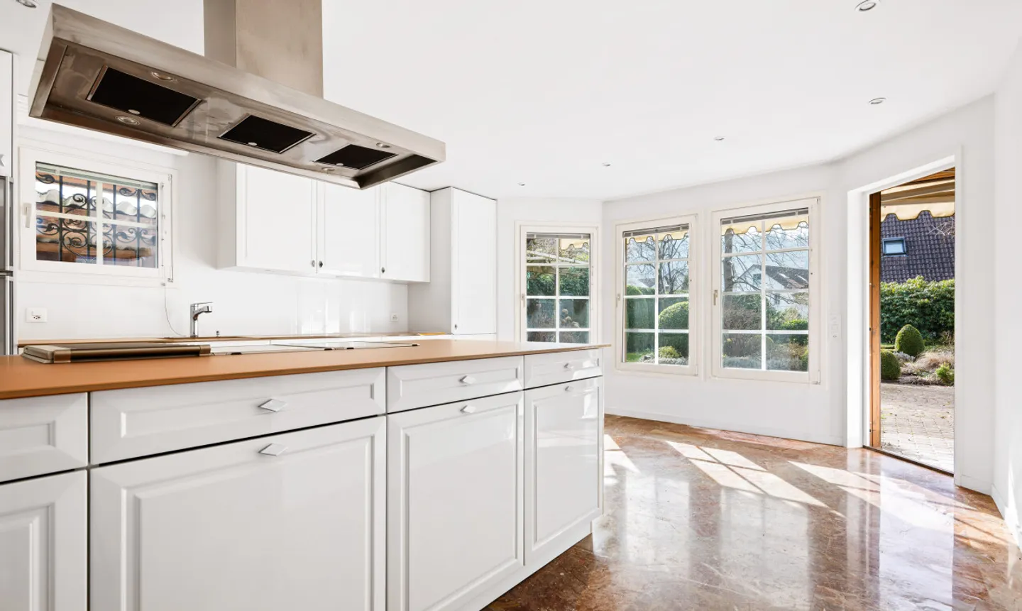 Freistehendes 6-Zimmer Einfamilienhaus mit grossem Garten - Foto 7 von 11