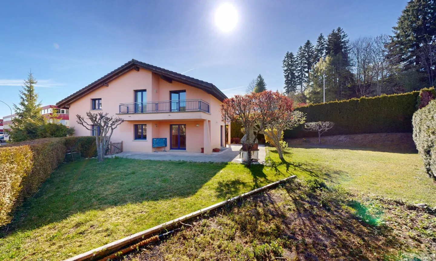 Villa spacieuse avec jardin - Photo 1 sur 11