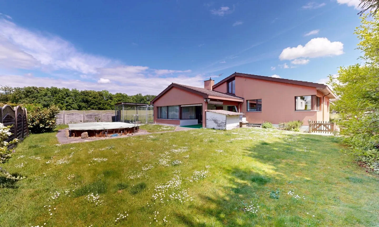 Spacious 7½ Room Single Family Home with Pool in Preferred Residential Area - Photo 3 of 11
