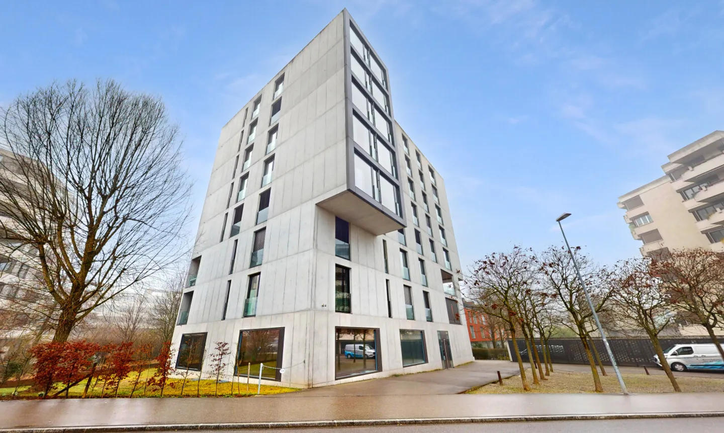Appartement moderne de 3,5 pièces dans un emplacement central à Bienne - Photo 2 sur 13