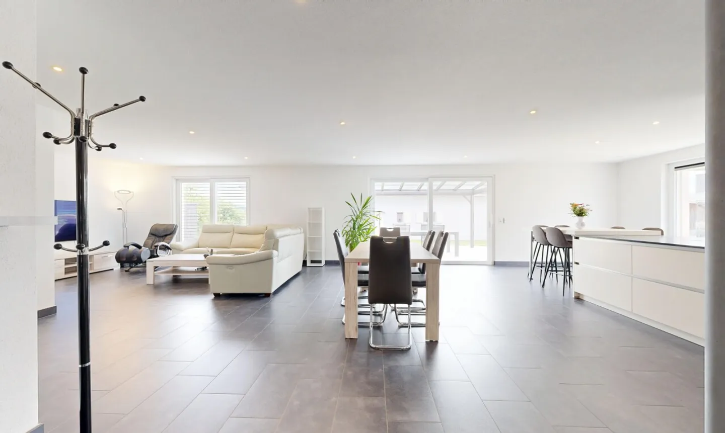 Magnifique maison familiale de 215 m² dans un cadre verdoyant à Bonfol - Photo 3 sur 11