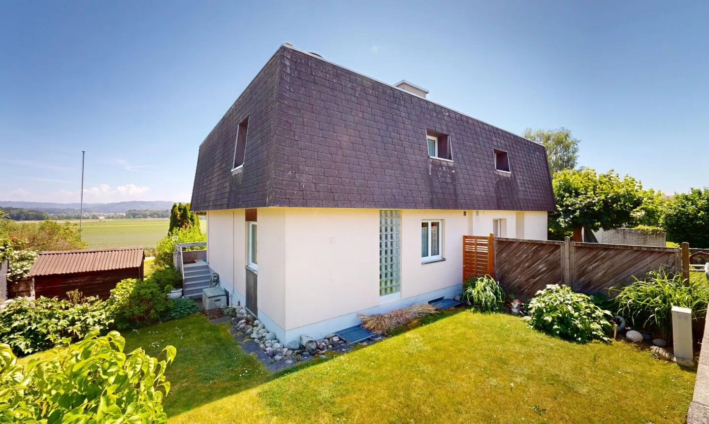 Semi-Detached House in Jegenstorf: 4.5 Rooms over 3 Floors - Photo 1 of 11