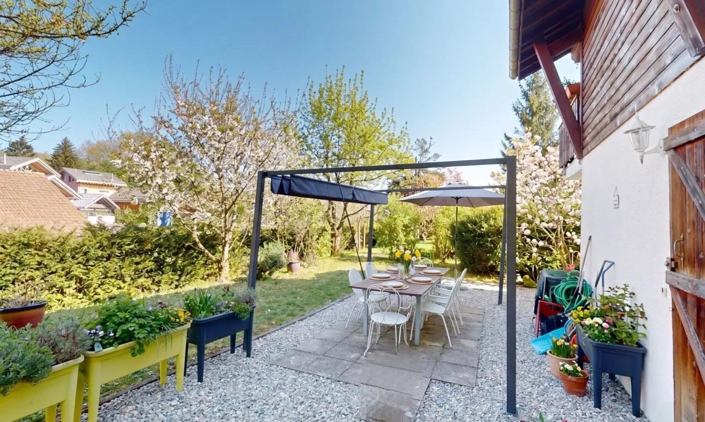 Family Chalet with Independent Studio - Photo 1 of 13