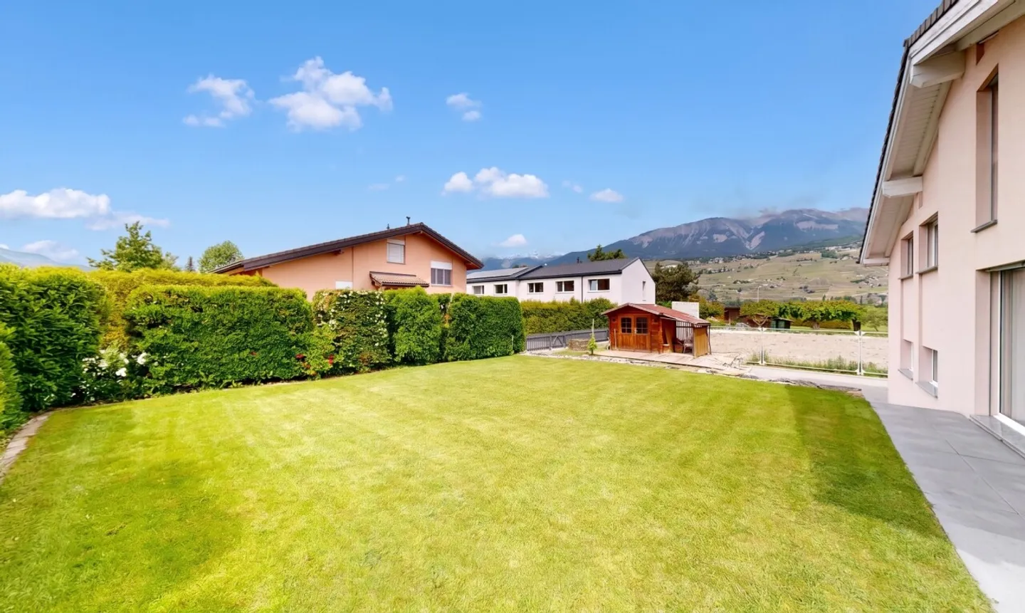 Bright family villa with large volumes in Bramois - Photo 3 of 11