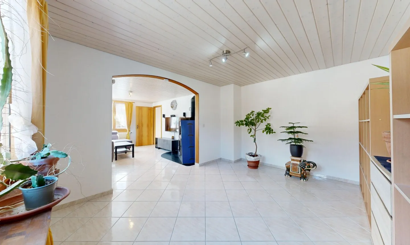 Casa indipendente con 2 garage e spazio versatile - Foto 5 di 11