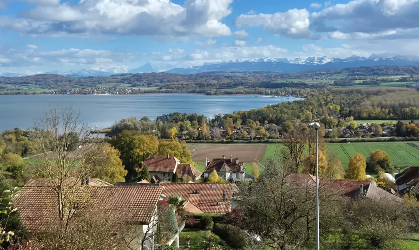Terrain à bâtir avec vue sur le lac - Photo 1 sur 11