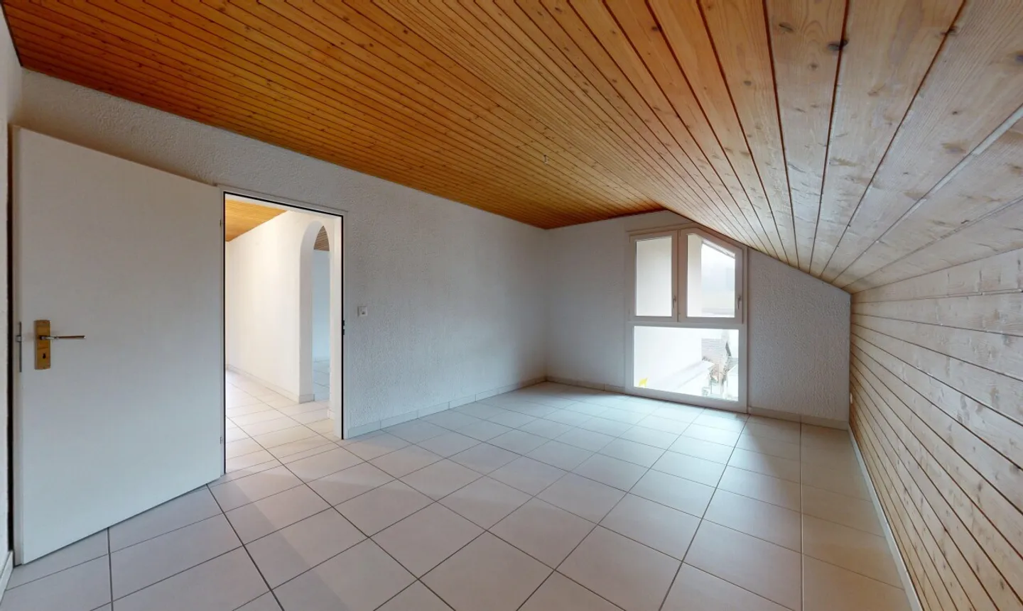 Attico con vista panoramica, camino e soffitta ampliabile - Foto 4 di 11