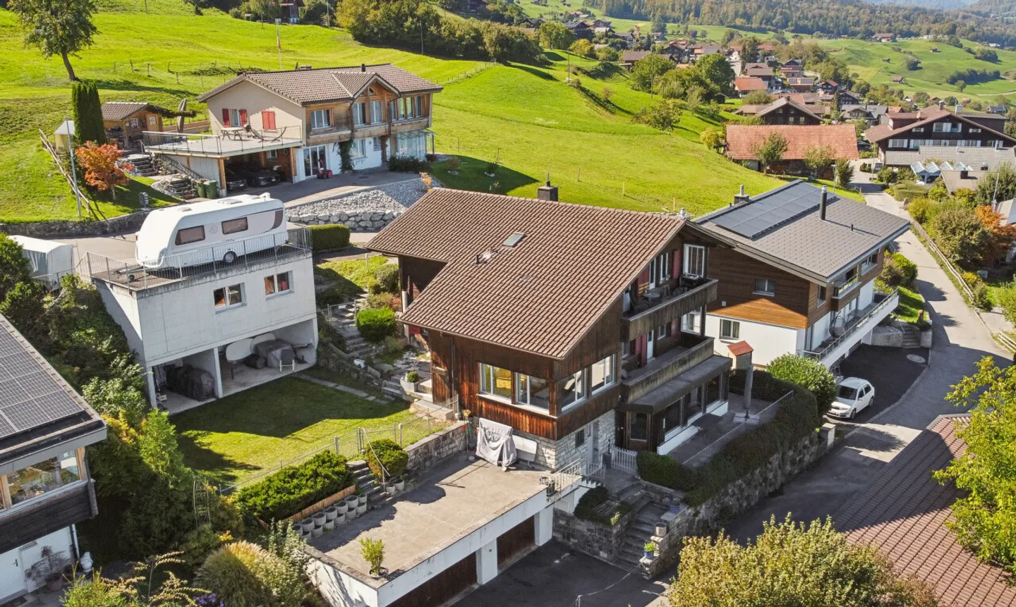 Three-family house with garden and lake view - Photo 1 of 11