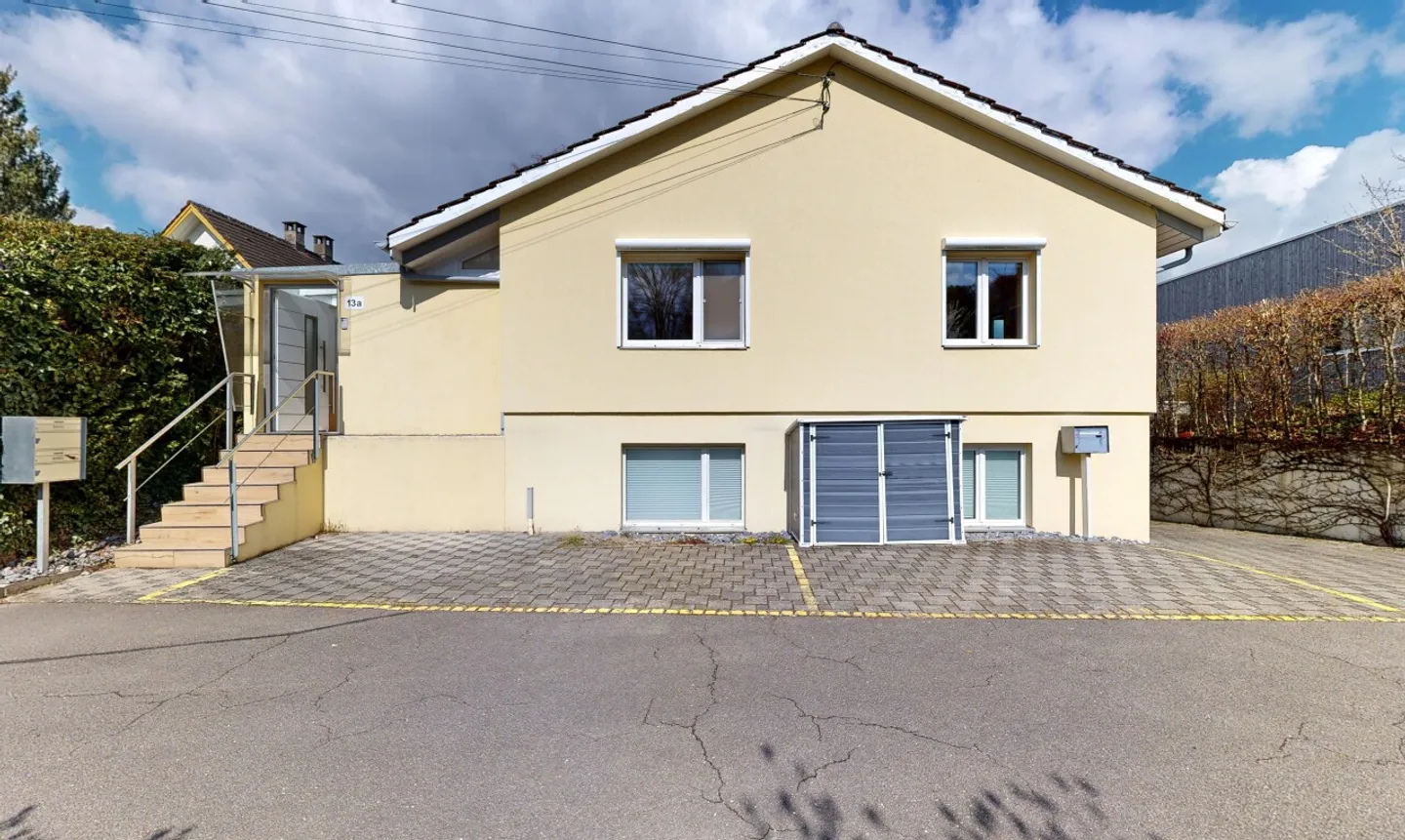 Maison individuelle avec appartement séparé dans un emplacement privilégié à Kreuzlingen - Photo 2 sur 11