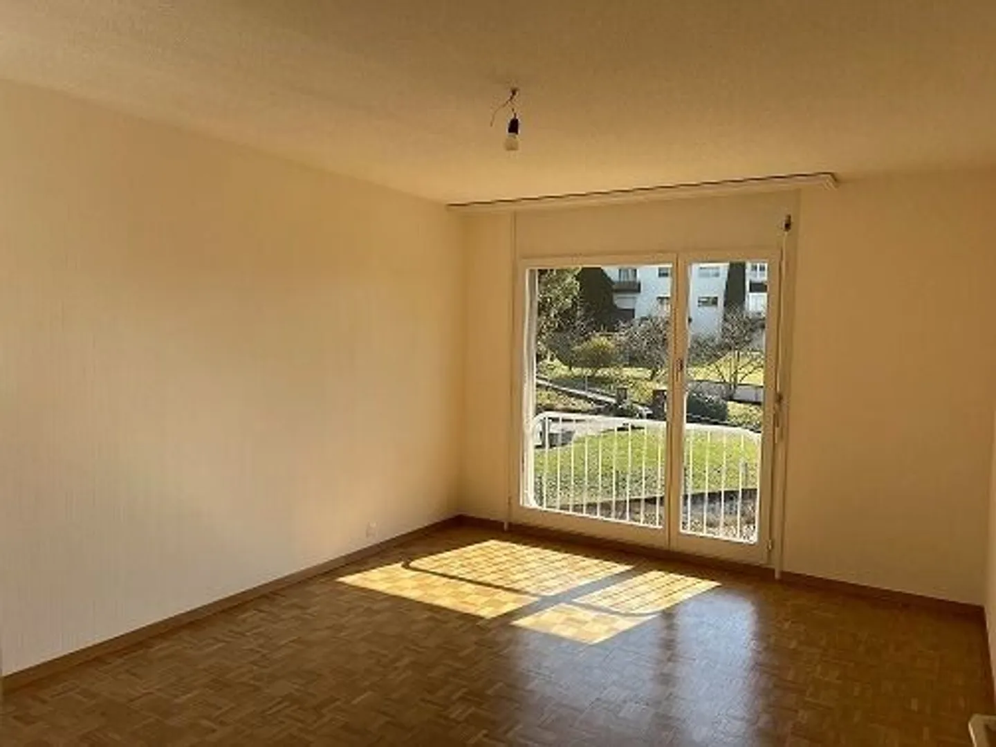 3.5-room apartment with balcony – Rental investment, Chernex - Photo 4 of 9