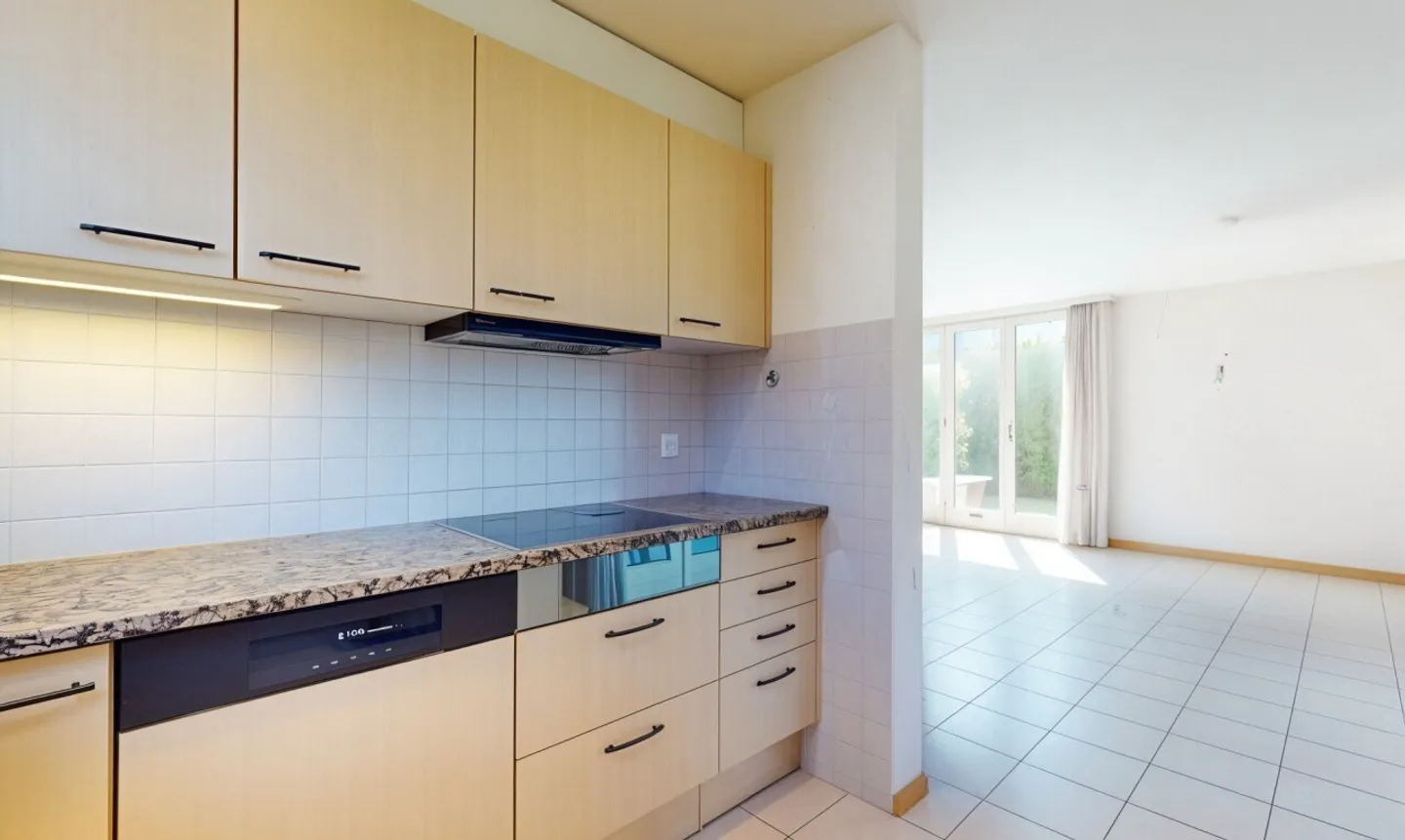 Casa unifamiliare luminosa con giardino idilliaco e garage separato - Foto 7 di 13