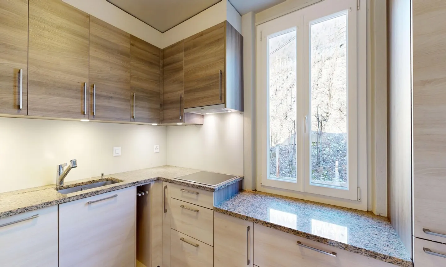 House in Aigle with 2 apartments, unobstructed view and great potential - Photo 10 of 11