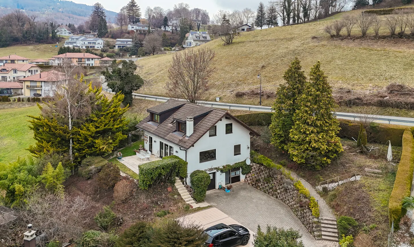 Saint-Légier – Individual house with great potential for development - Photo 1 of 13