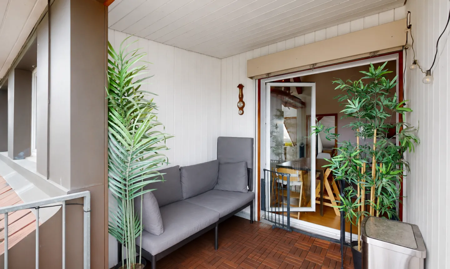 Charmante appartement sous les combles de 3,5 pièces avec balcon dans un endroit calme à Bâle - Photo 3 sur 11