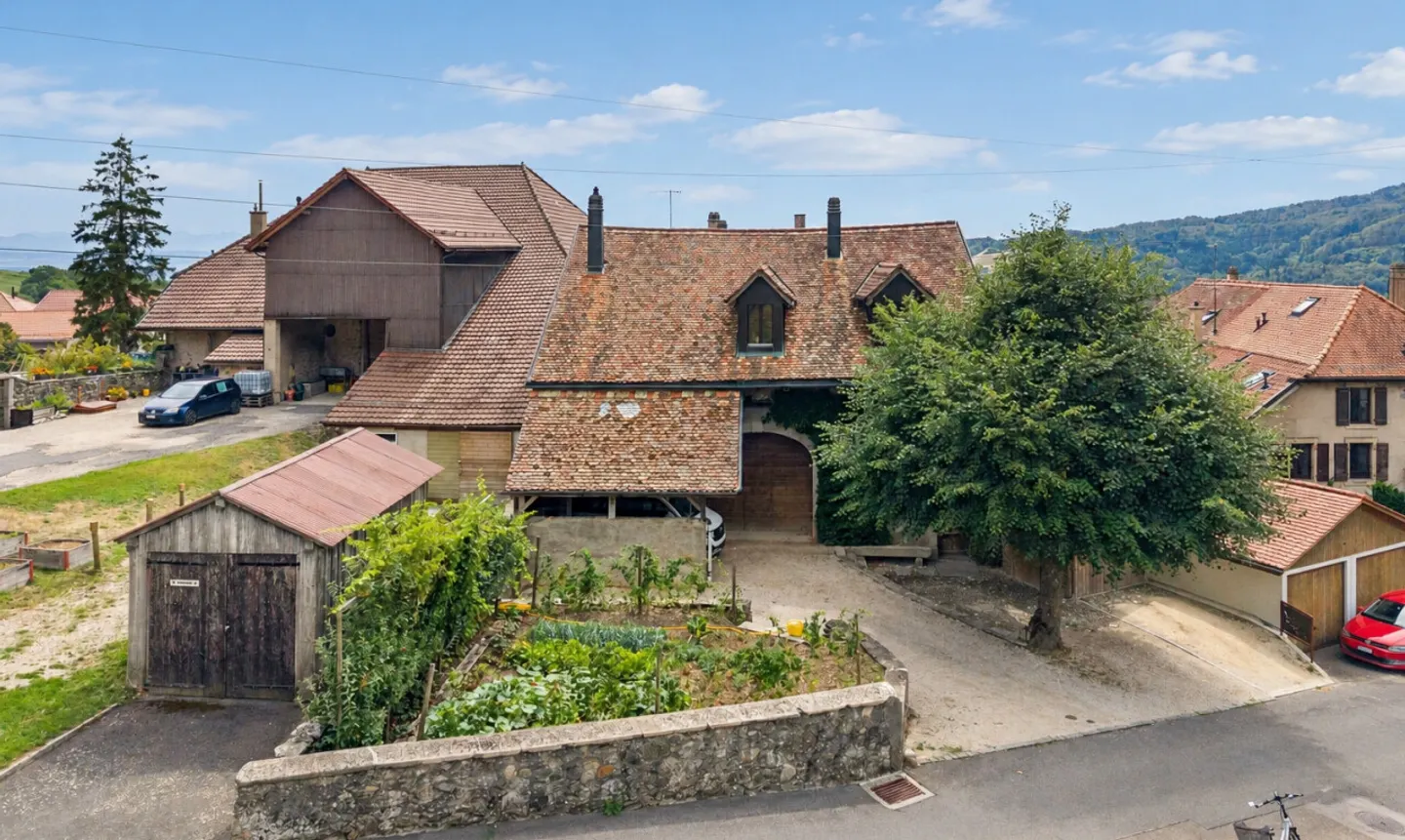 Dorfhaus von 1850 mit erhaltenem Charme, Werkstatt von 185 m² - Foto 2 von 11