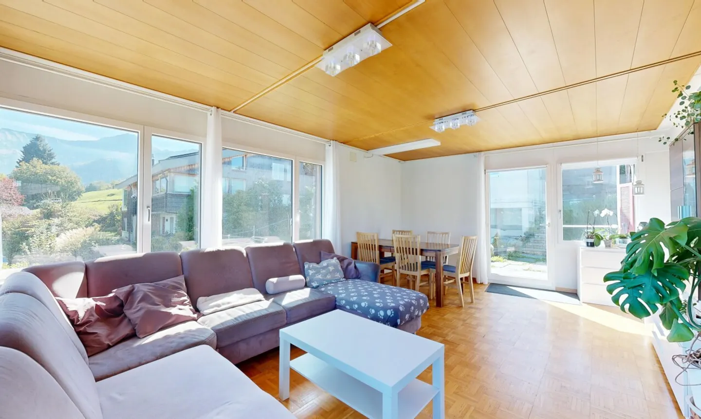 Three-family house with garden and lake view - Photo 3 of 11
