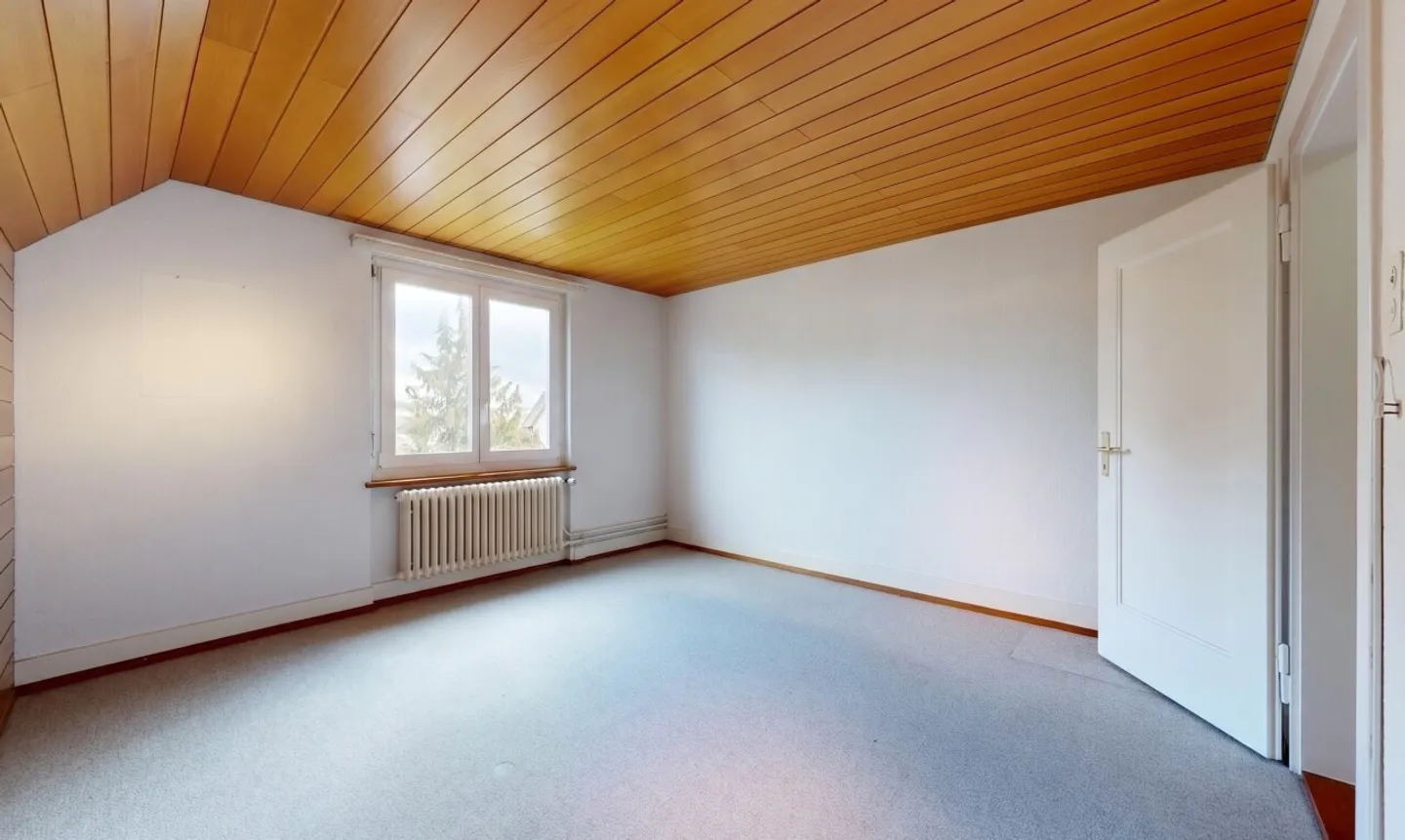 Casa di 4 stanze con potenziale di sviluppo in una posizione tranquilla ma centrale - Foto 4 di 11