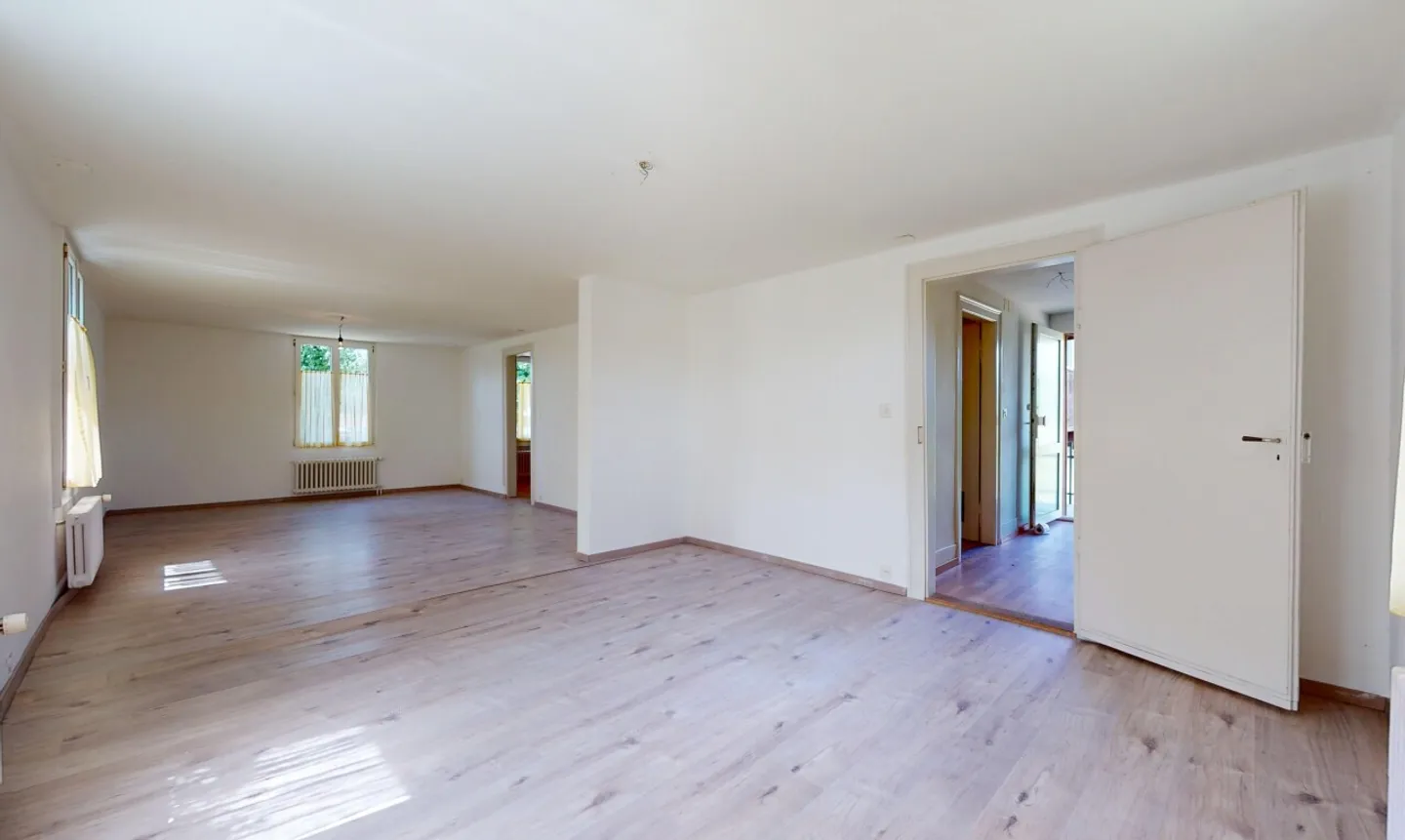 Maison bifamiliale dans la verdure avec un hangar de 400 m² utilisable commercialement - Photo 7 sur 13