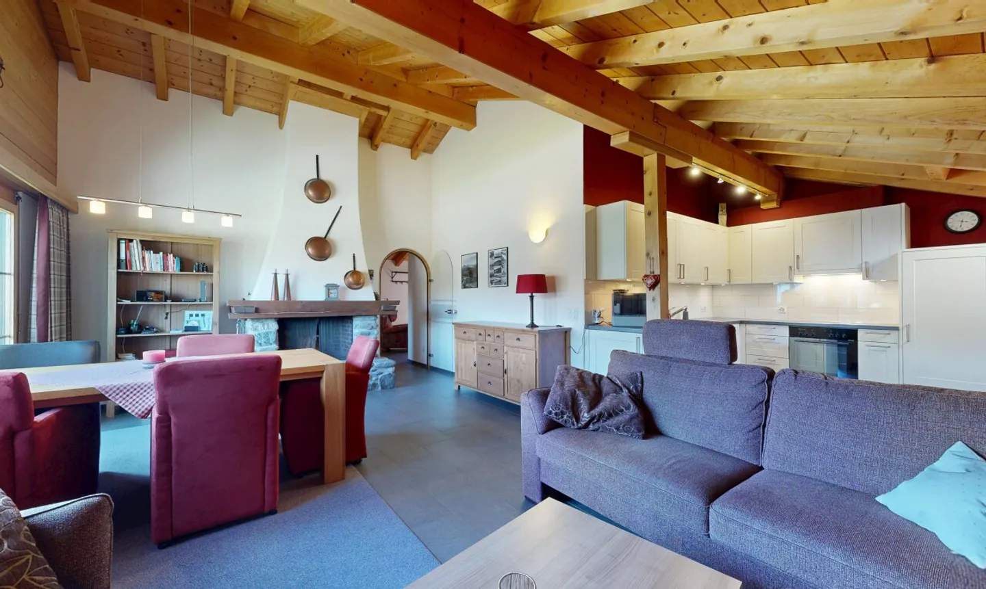 Charmante Dachwohnung mit Bergblick - Foto 4 von 11