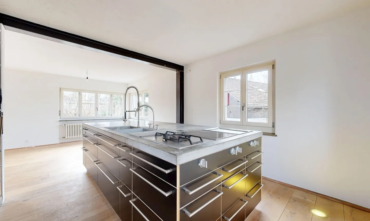 Sunny Family Gem: Gourmet Kitchen, Sauna & Idyllic Garden - Photo 4 of 11