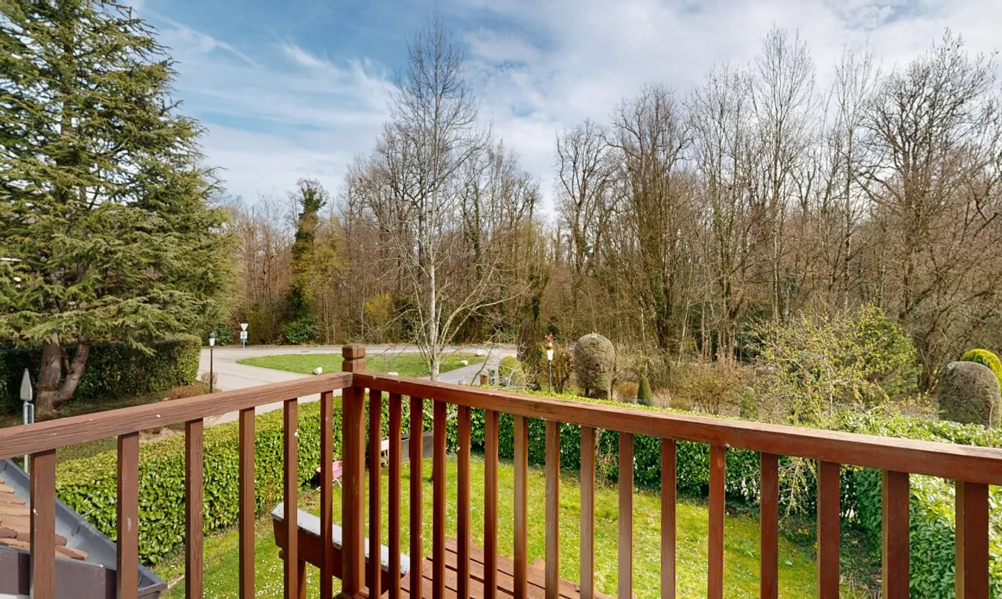 Magnificent house with garden in the Golf residences - Photo 12 of 13