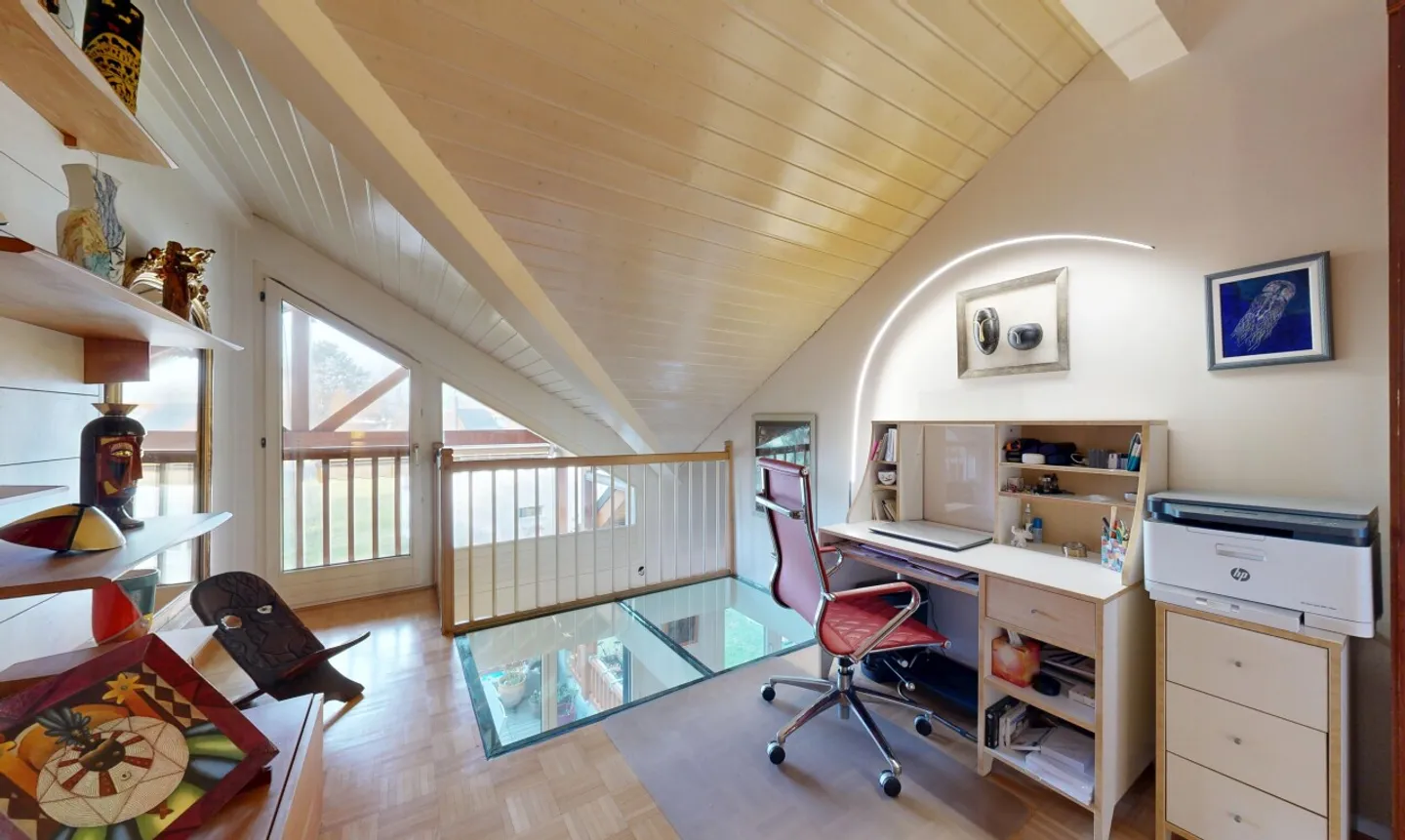 Elegante Dachgeschosswohnung mit 4,5 Zimmern, ruhig und lichtdurchflutet in Choulex - Foto 7 von 13