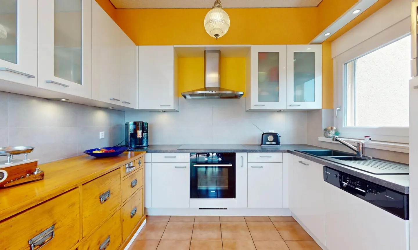 Family house with two apartments and large landscaped garden - Photo 8 of 13