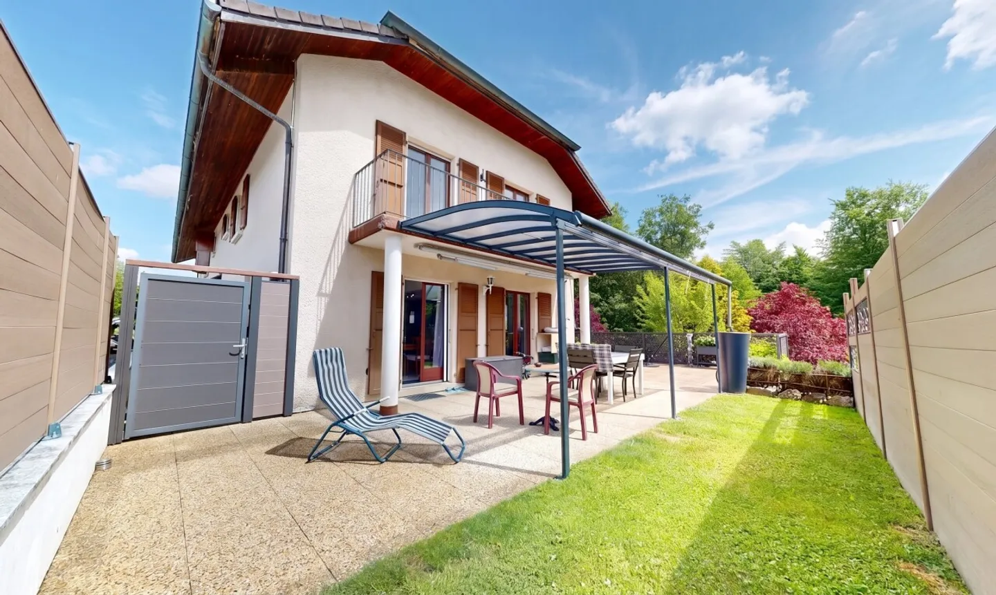Bright family house with garden - Photo 1 of 13