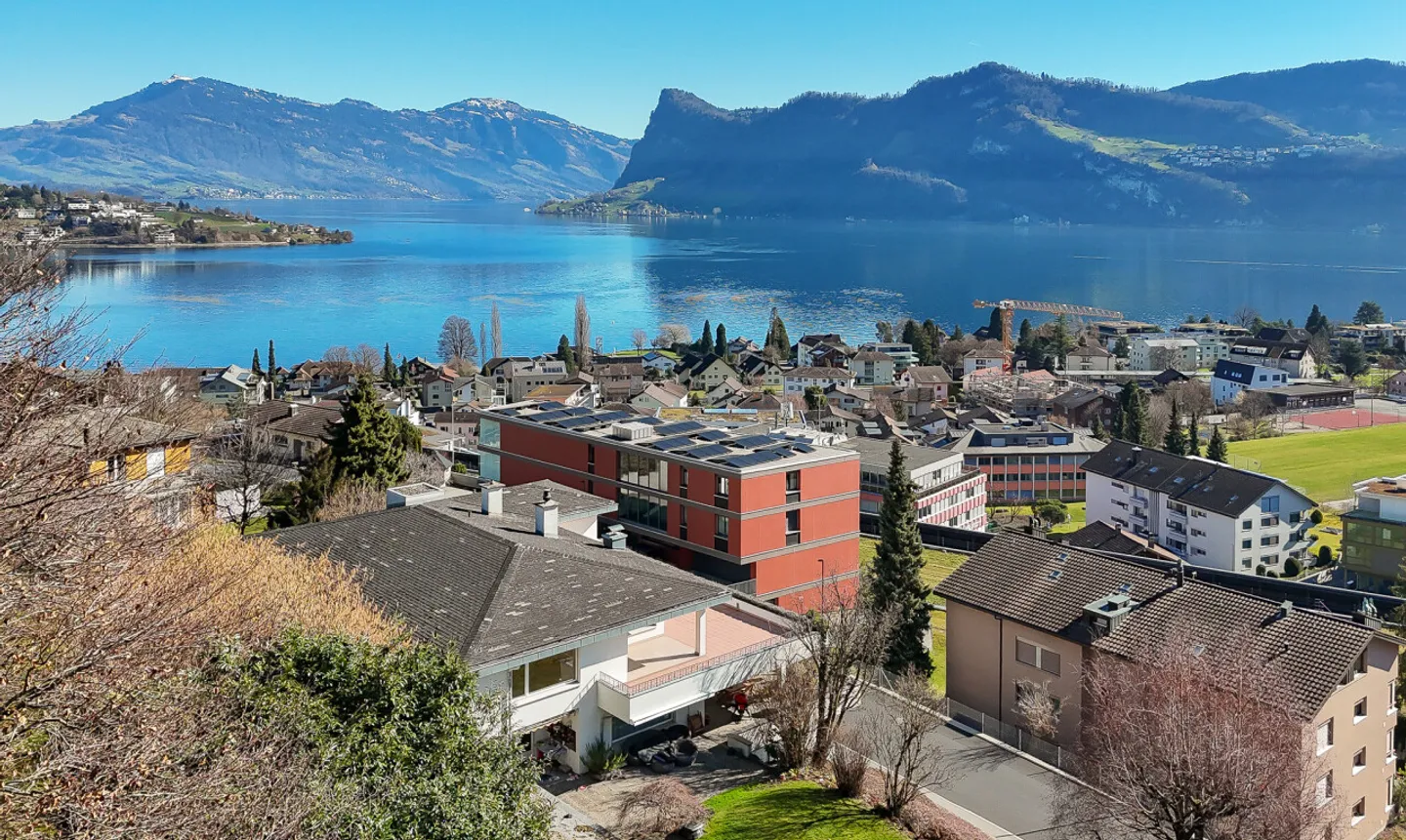 Elegante Wohnresidenz mit separaten Atelier und Panoramasicht - Foto 2 von 11