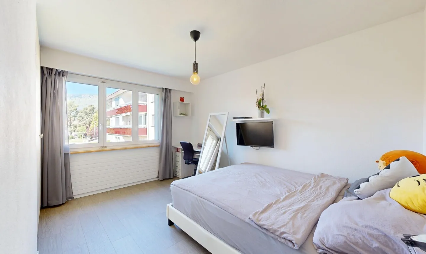 Spacious 5.5 rooms with careful renovations in Marin-Epagnier - Photo 10 of 11